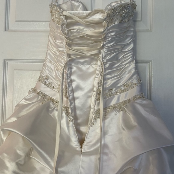 Maggie Sottero size 6 wedding gown. - Picture 3 of 5